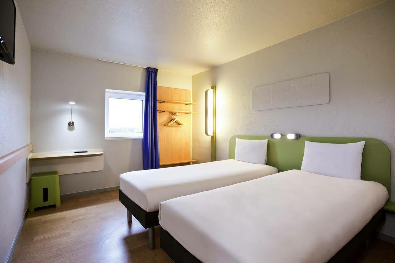 Ibis Budget Grigny Centre Exterior foto